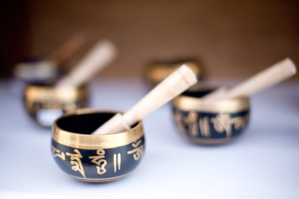 BLACK SINGING BOWL